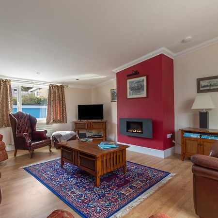 Sunningdale - Beach Side Cottage, Sea Views, Parking 손더스풋 외부 사진