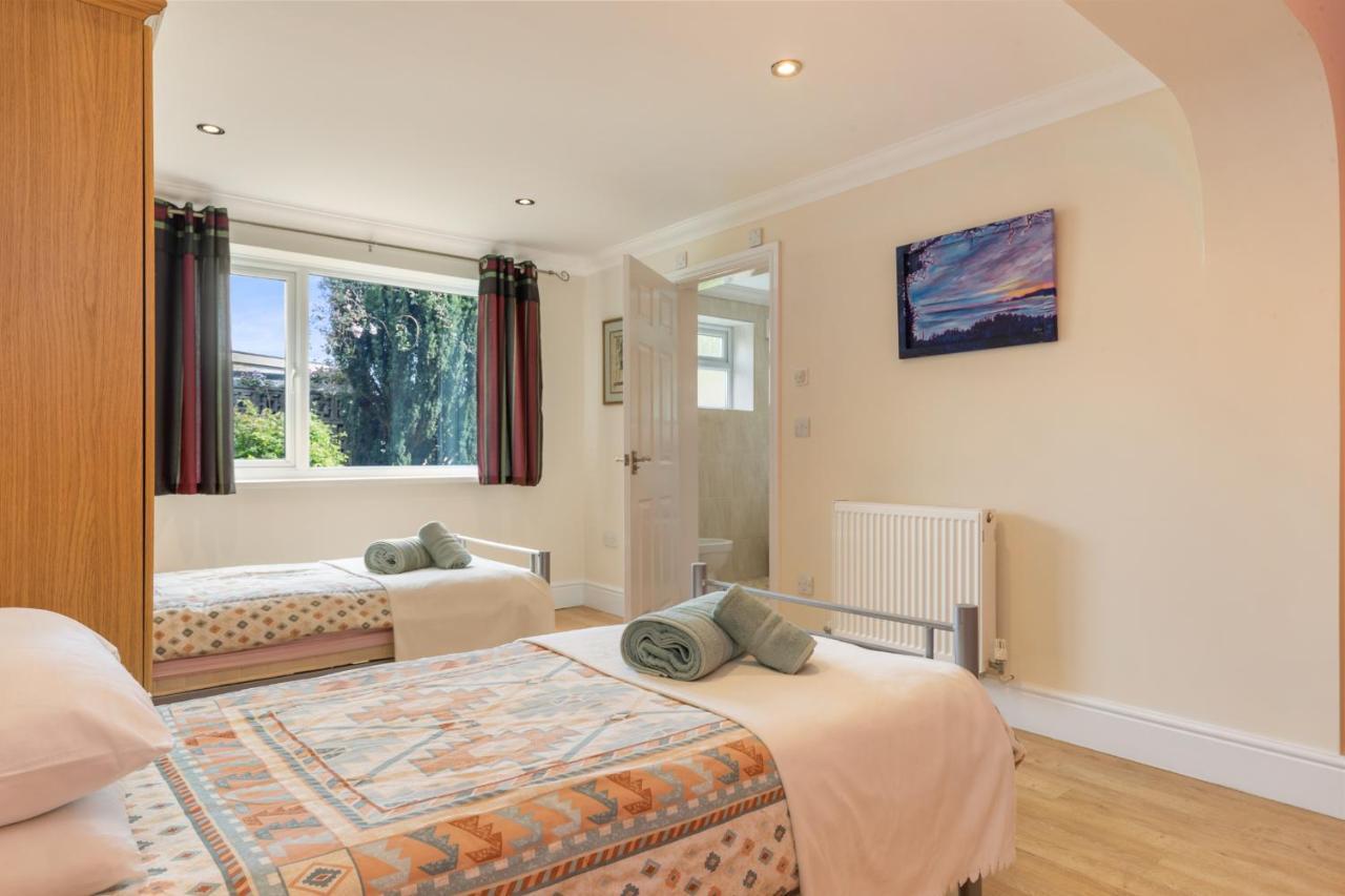 Sunningdale - Beach Side Cottage, Sea Views, Parking 손더스풋 외부 사진