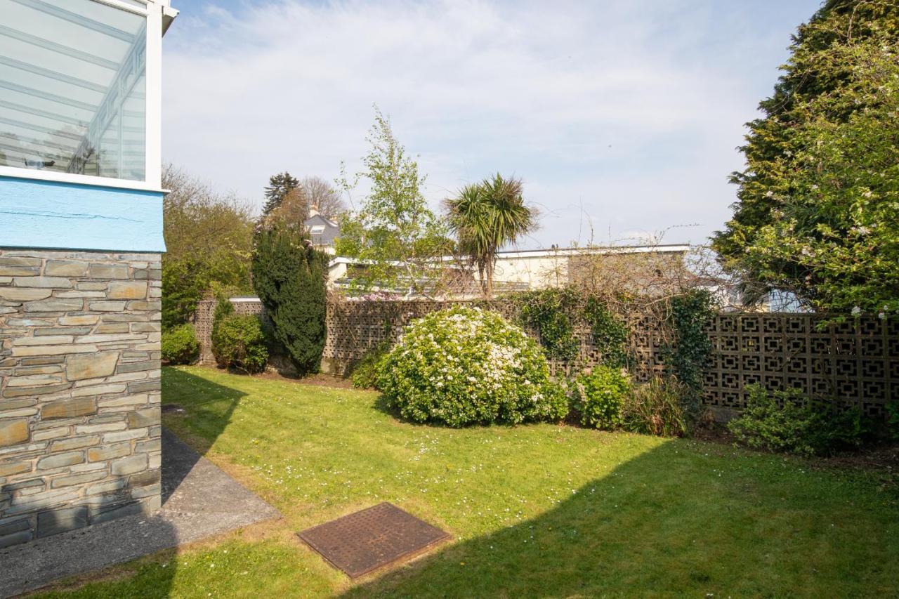 Sunningdale - Beach Side Cottage, Sea Views, Parking 손더스풋 외부 사진
